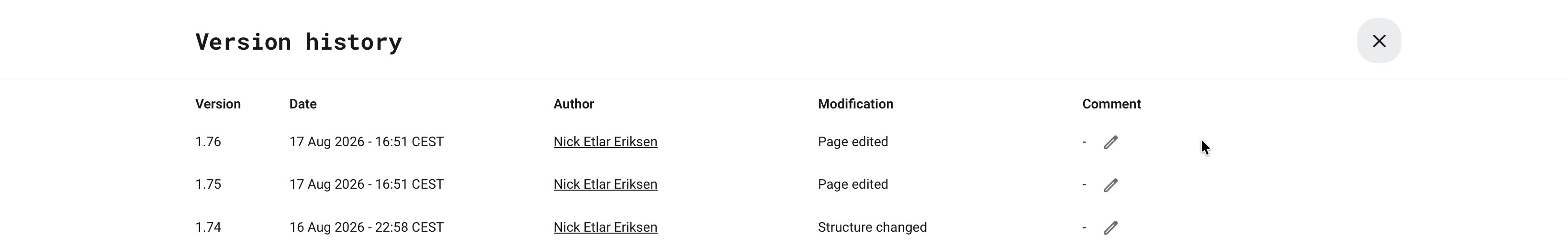 Version history table showing several Course versions with their dates, authors, modification types, and editable comments.